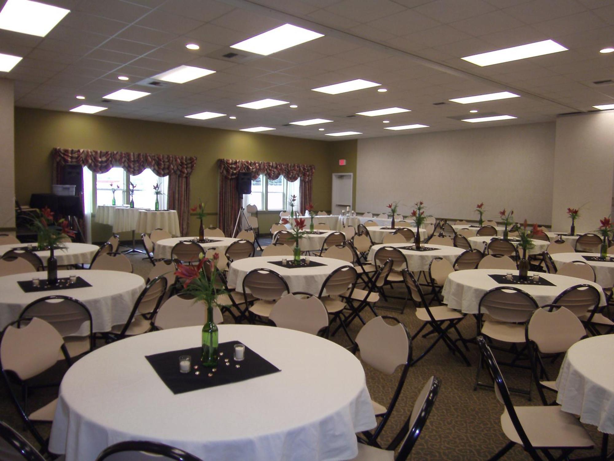 Stay Beyond Inn & Suites Elma Extérieur photo