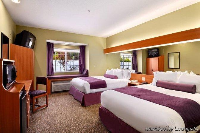 Stay Beyond Inn & Suites Elma Chambre photo